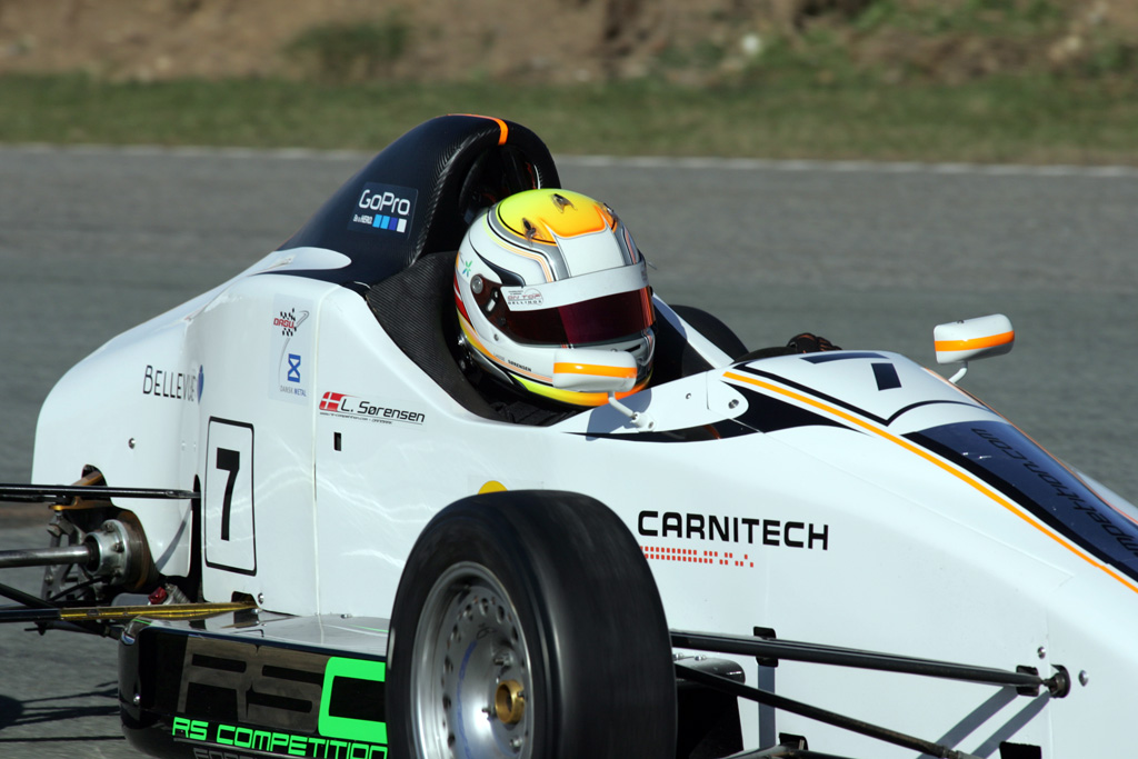Lasse Sørensen scorede et hattrick af sejre, da Formel Ford-feltet gæstede Scandinavian Raceway.
(Foto: Henning Smed)